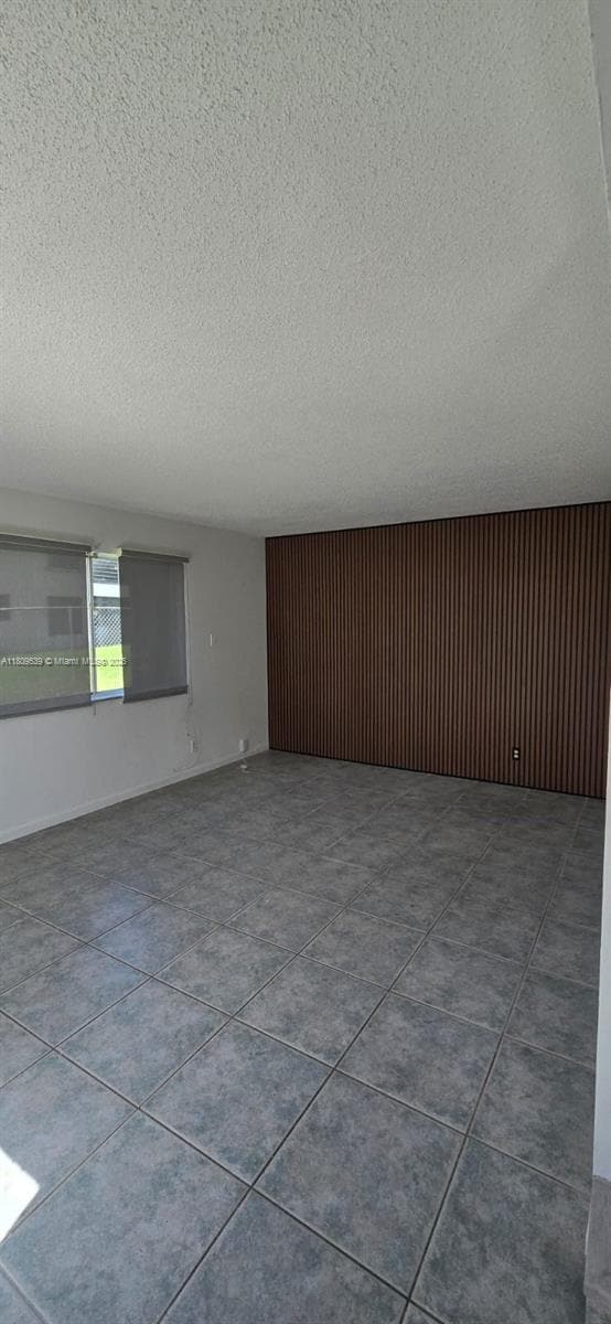 Building Photo - 2120 Sherwood Forest Blvd