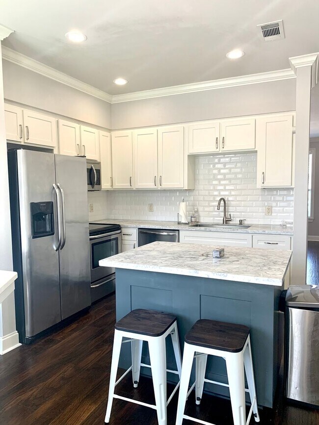 Building Photo - 2BR 2 1/2BA Condominium Denham Springs