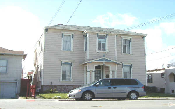 Building Photo - 3014 Encinal Ave