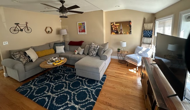 Foto del edificio - 1058 S Franklin St