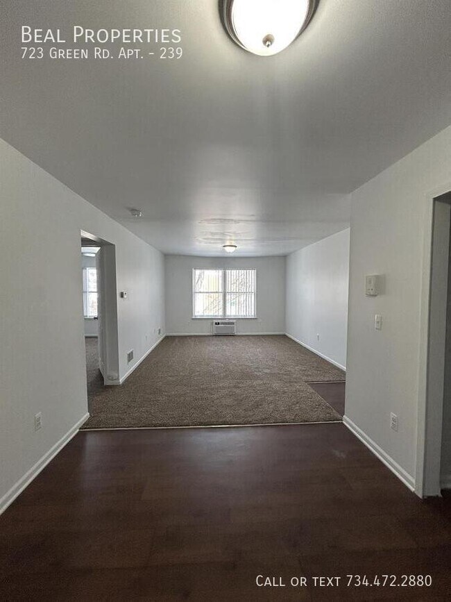 Foto del edificio - 723 Green Rd