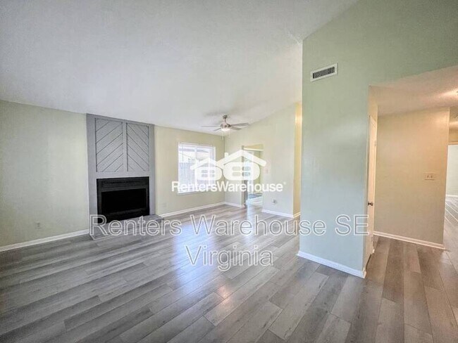 Building Photo - 5705 Earnhardt St