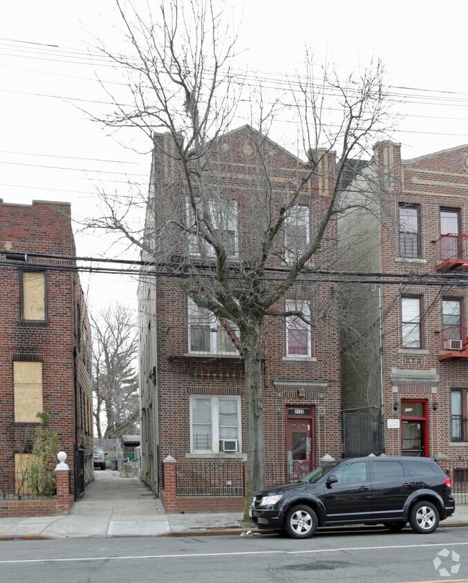 Building Photo - 4130 Bronxwood Ave