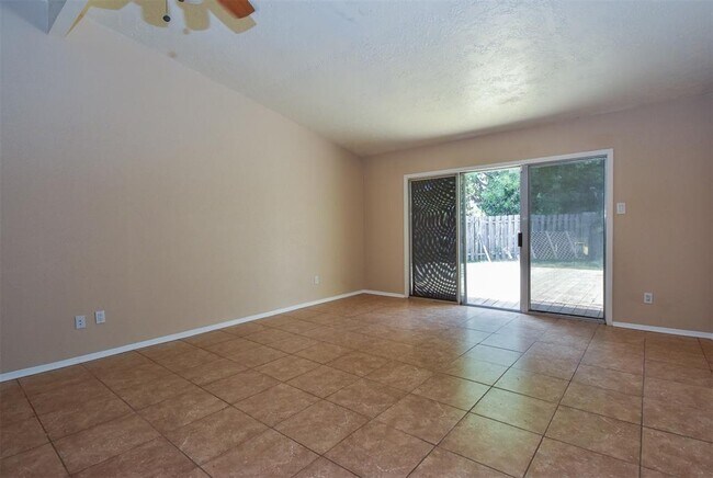 Foto del edificio - 8515 Riverside Walk Ln