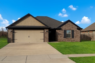 Building Photo - 802 SW Cabriolet St