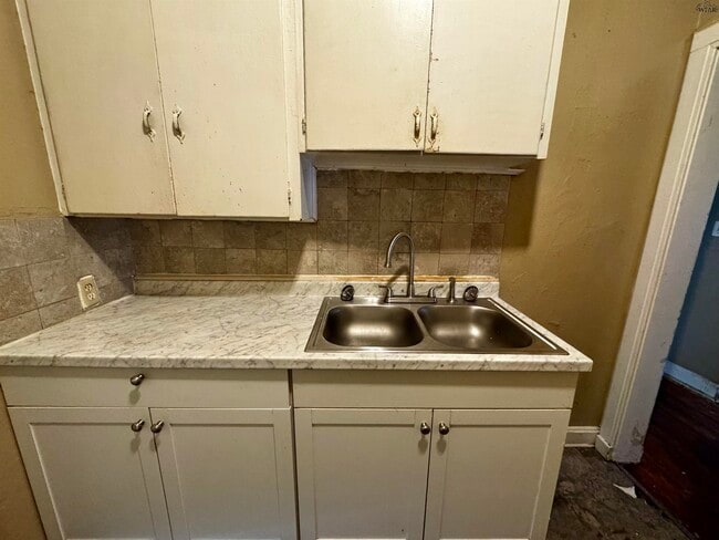 Building Photo - 1109 Harrison St