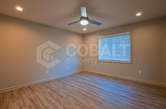 Foto del edificio - 2145 Bolton Rd