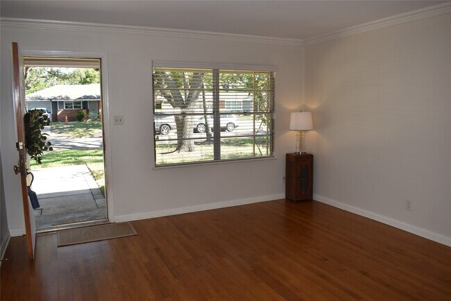 Foto del edificio - 5911 Hornwood Dr