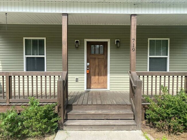 Foto del edificio - Beautiful 3 Bed 2 Bath in Madison - Newer Construction