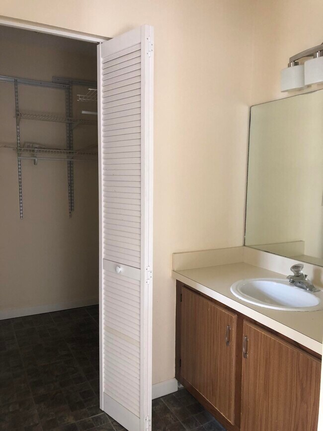 Building Photo - 301 Olivewood Pl