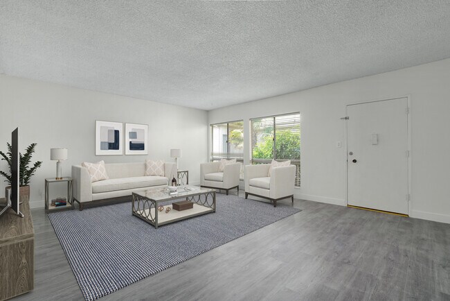 Building Photo - 5250 Zelzah Ave