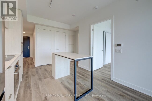 Building Photo - 3009-3009 Novar Rd
