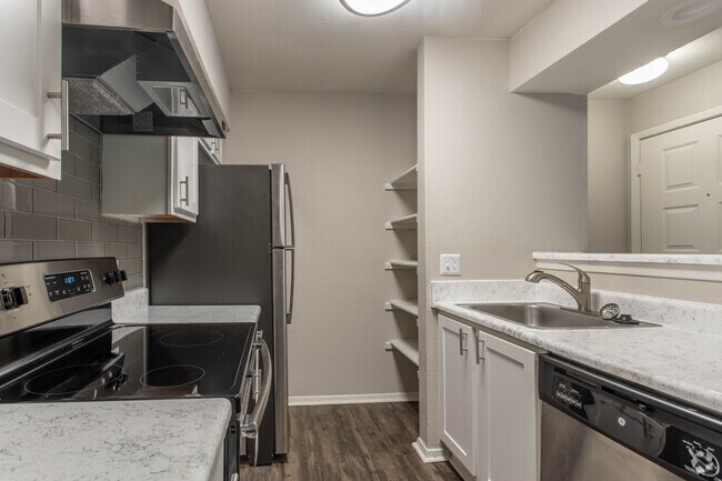 1 HAB, 1 BA - 660 ft² - Raintree