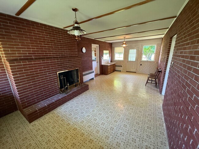 Foto del edificio - 824 Kauffman Rd W