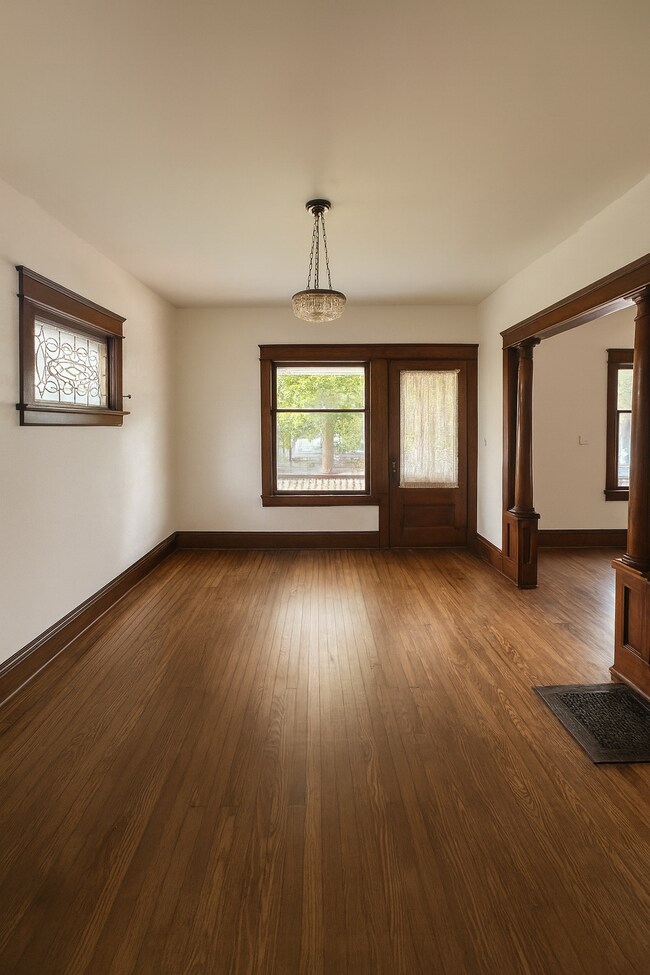 Building Photo - 4303 Woodbridge Ave