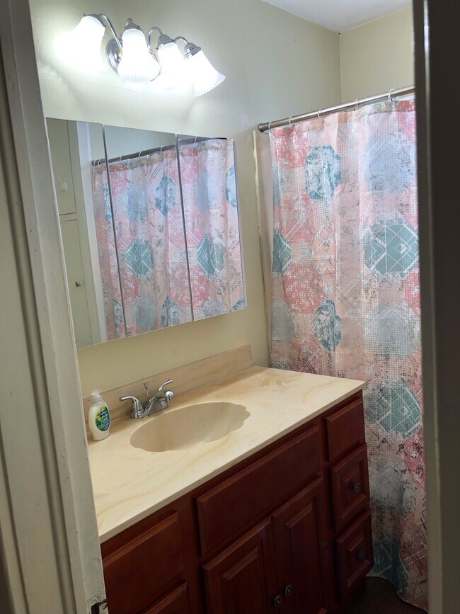 Foto del edificio - 2566 Clover St
