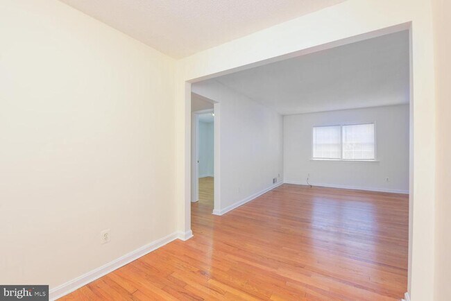 Foto del edificio - 415 N West St