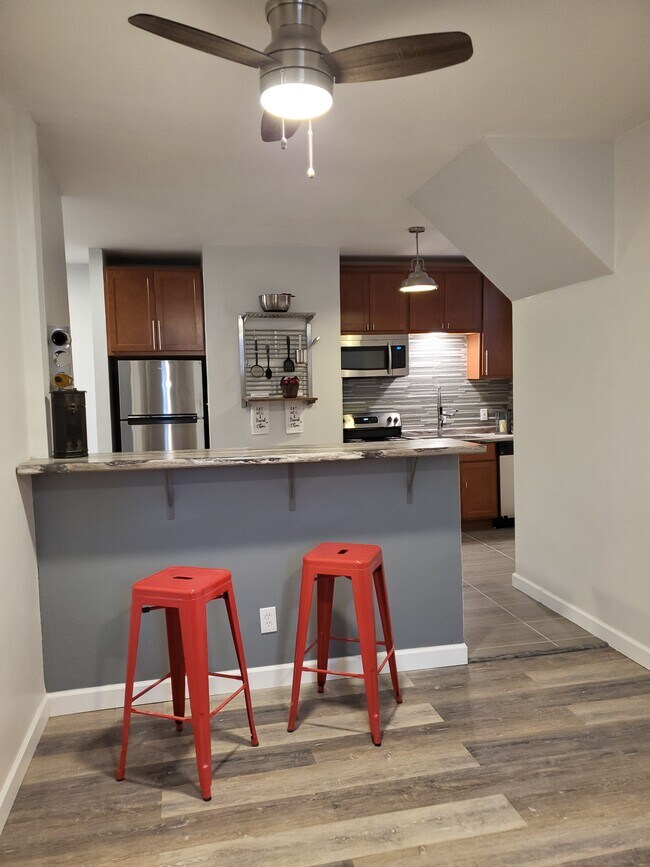 Breakfast bar - 6200 Hoffman Ave