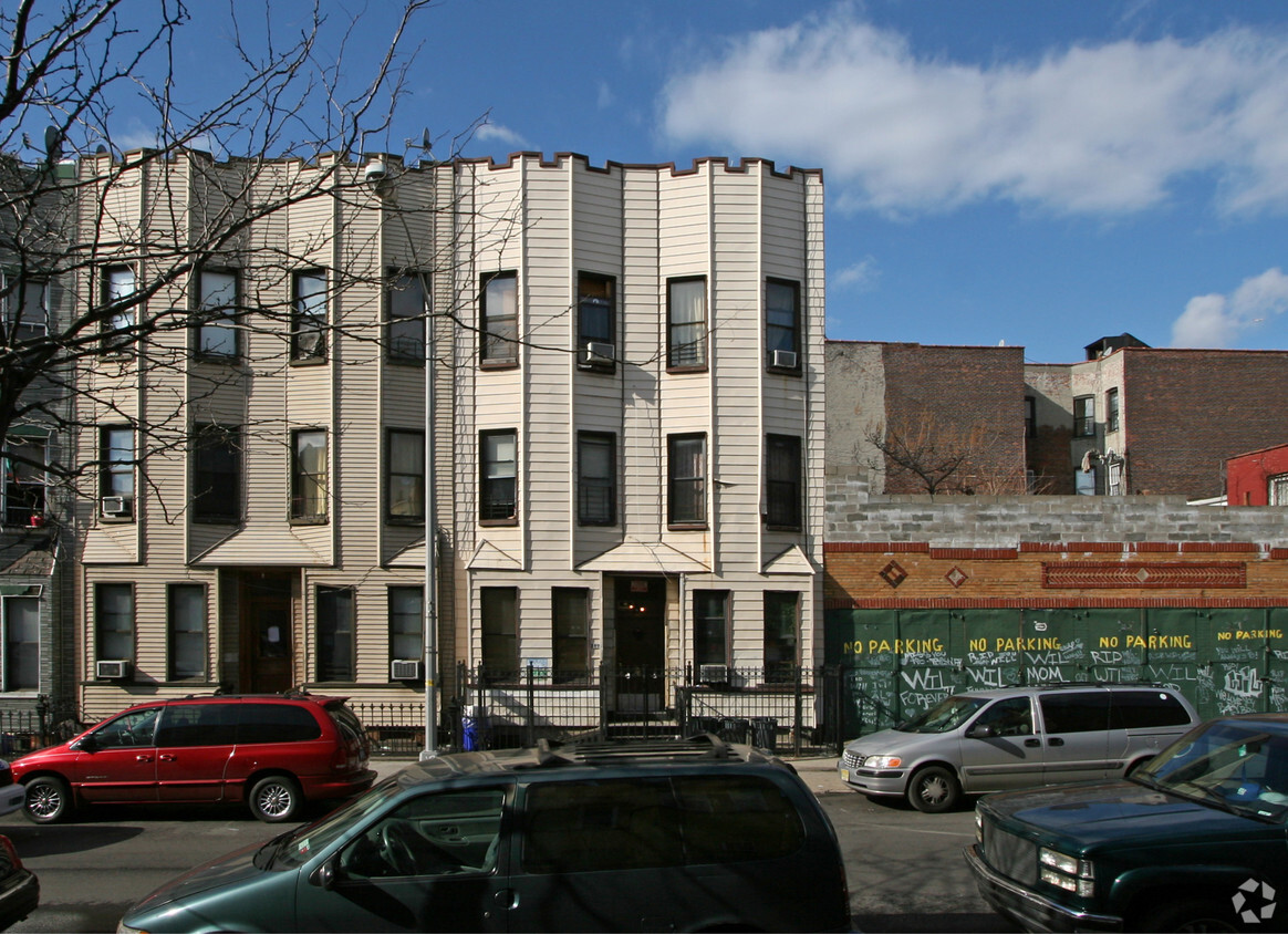 Building Photo - 289 Bleecker St