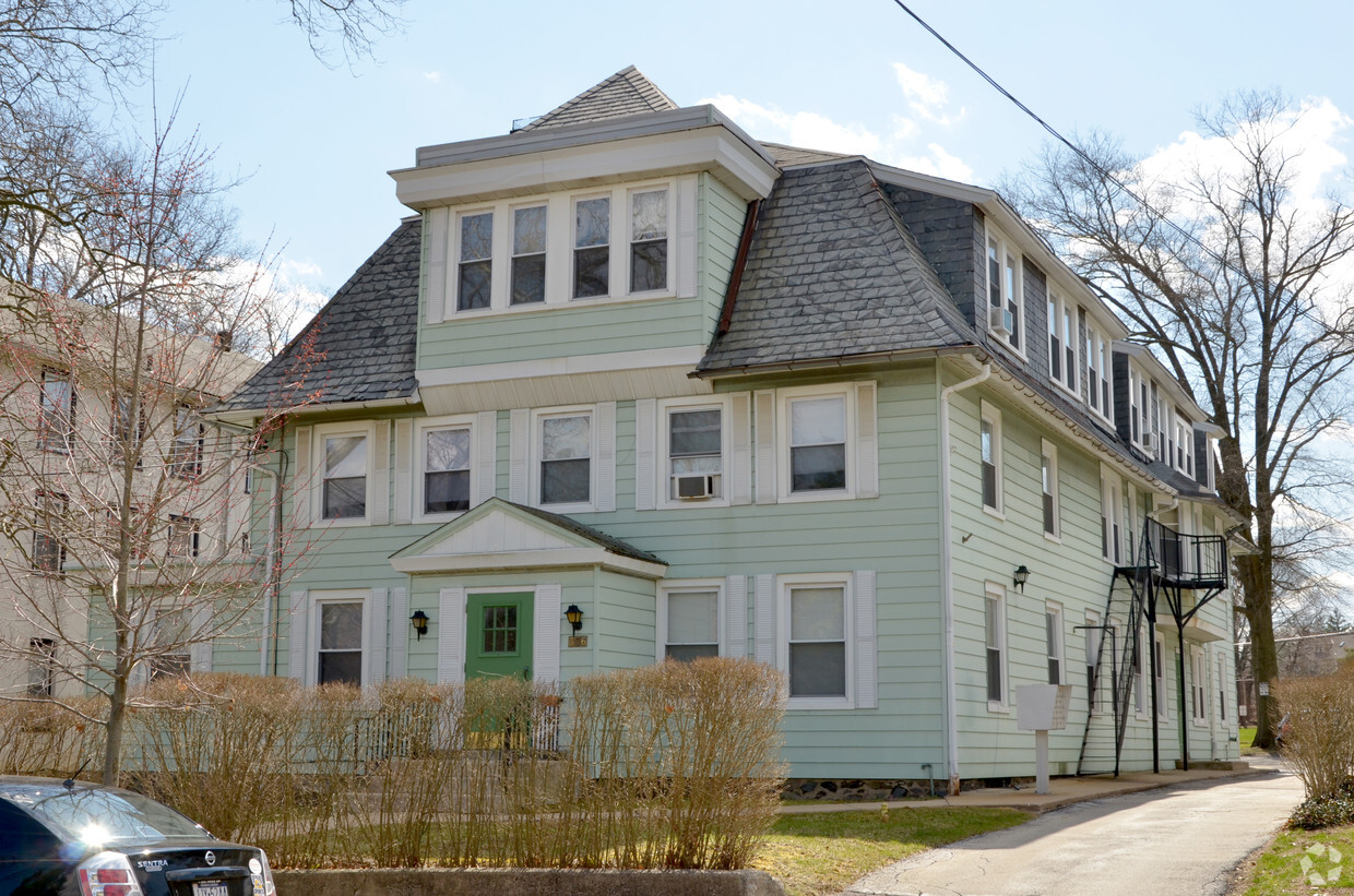 Primary Photo - Triangle Apartments