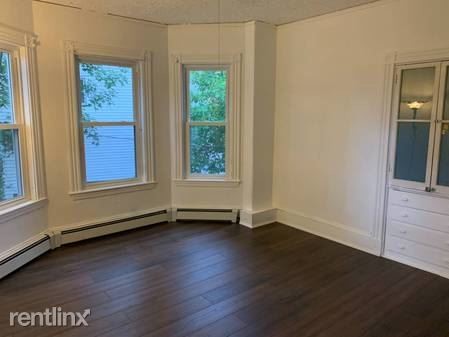 Building Photo - 3 br, 1 bath Triplex - 47R Creighton St Apt 2