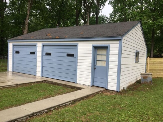 Building Photo - 1411 Whitten Rd