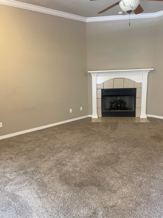Building Photo - 5911 Park Valley Cir