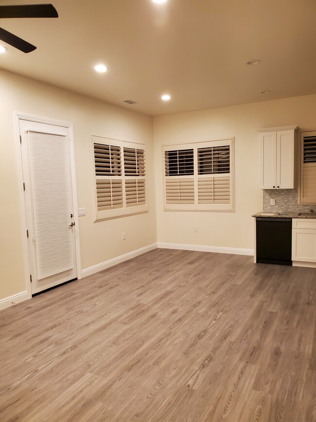 dining nook, southwest corner - 14056 Sycamore Ave