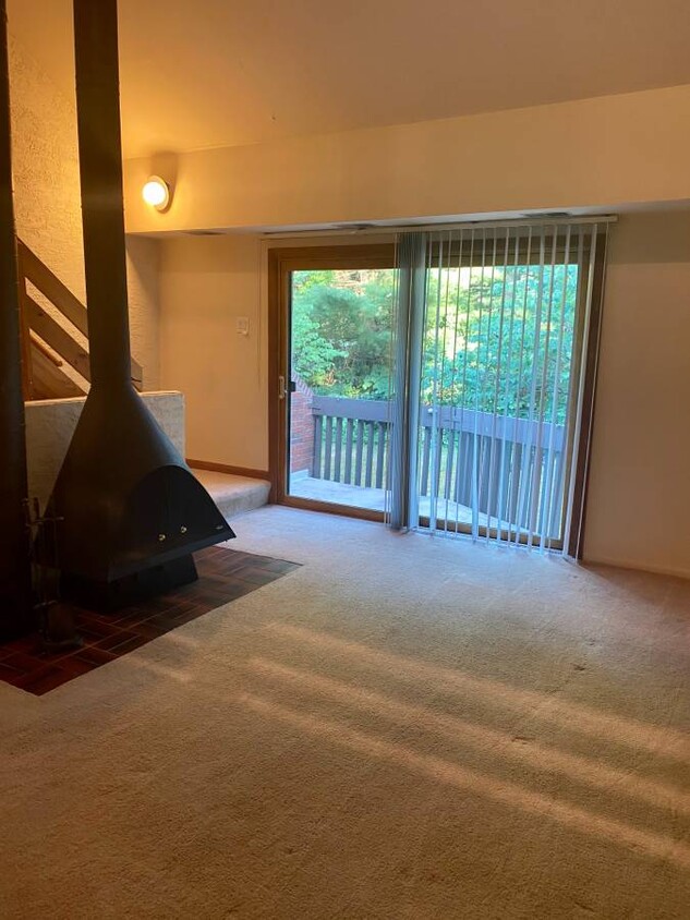 Living Rm - Working Fireplace - 812 Stratford Dr