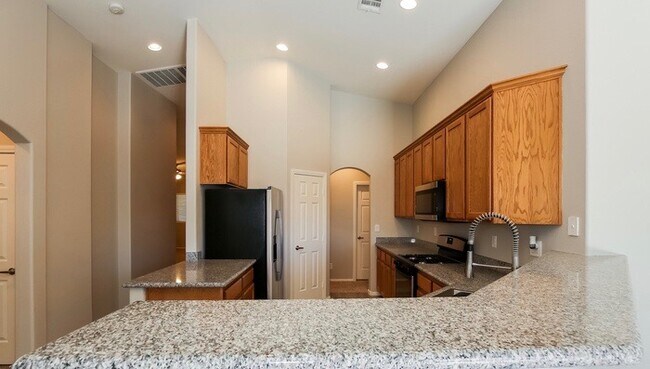 Building Photo - 509 Fiesta Del Rey Ave