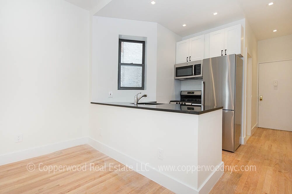 Primary Photo - 234 E 83rd St