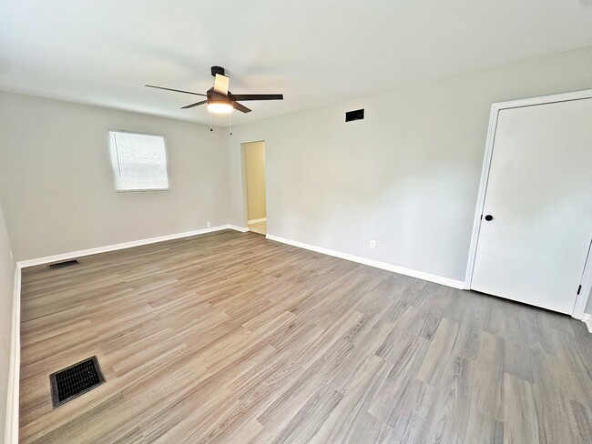 Foto del edificio - 3161 Brownlee Ave