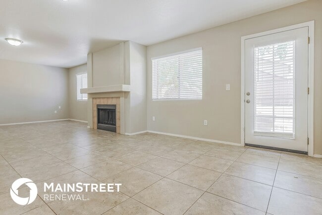 Building Photo - 5062 W Fairview St