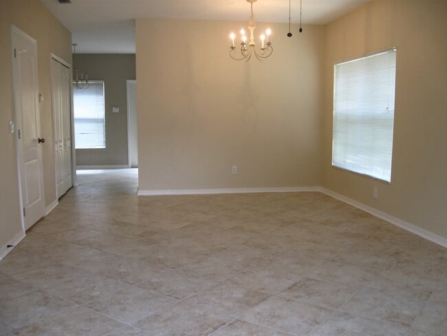 Foto del edificio - Daniels Landing End Unit