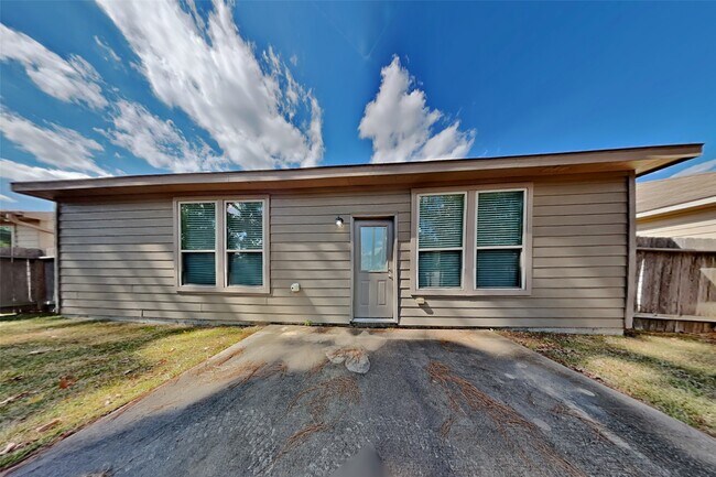 Foto del edificio - 4295 Roaring Timber Dr