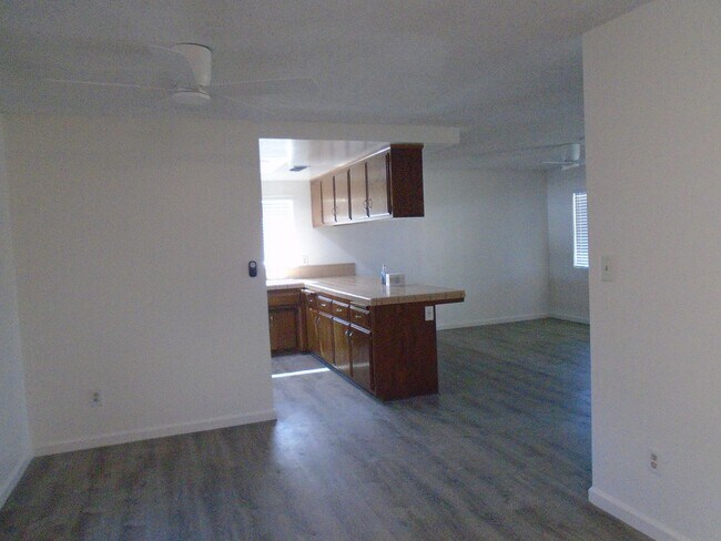 Foto del edificio - MOVE IN SPECIAL....$2825 MOVES YOU IN.    ...