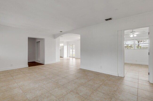Building Photo - 2130 Pope Ave