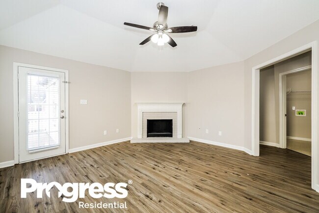 Foto del edificio - 1044 Cross Wood Ln