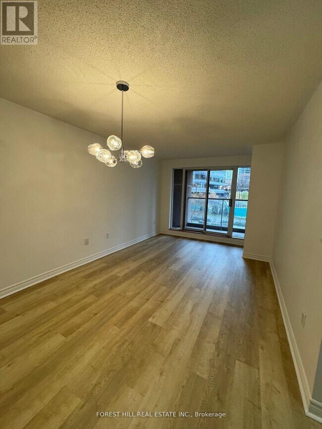 Building Photo - 909 Bay St.