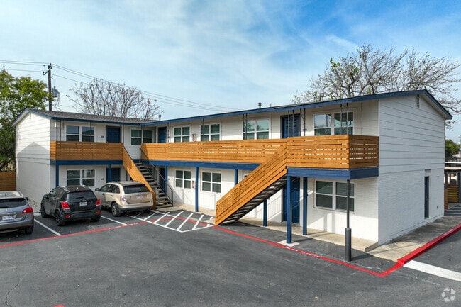 Building Photo - The Lynx Townhomes and Apartments