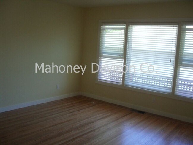 Building Photo - 109 Glendon Way