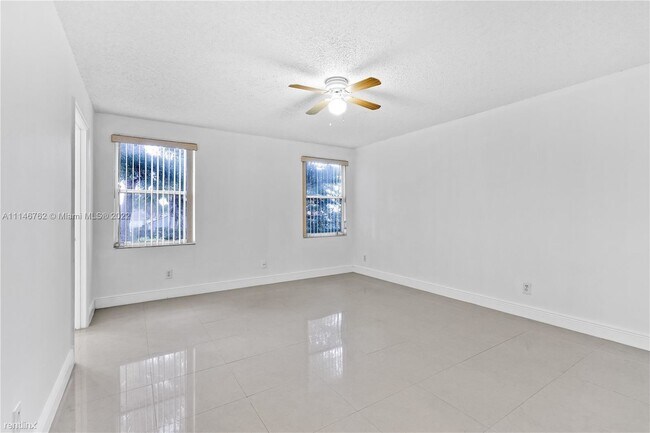 Foto del edificio - 4 br, 3 bath House - 300 SW 181st Way REDU...