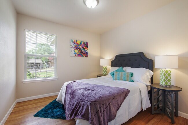 Foto del edificio - 419 Rexford Dr