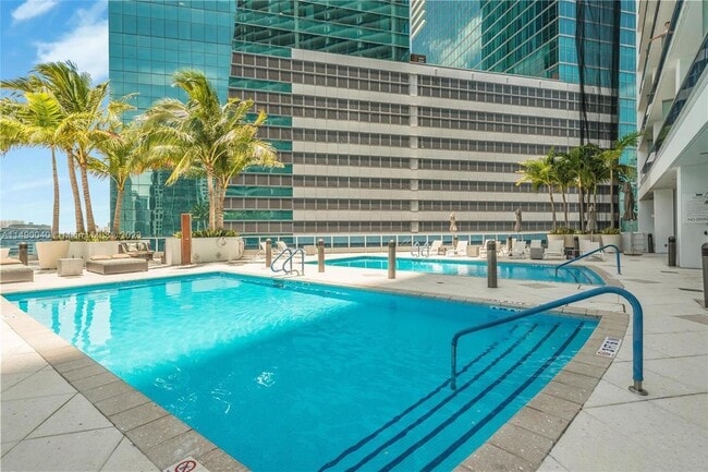 Building Photo - 200 S Biscayne Blvd