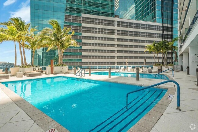 Building Photo - 200 S Biscayne Blvd