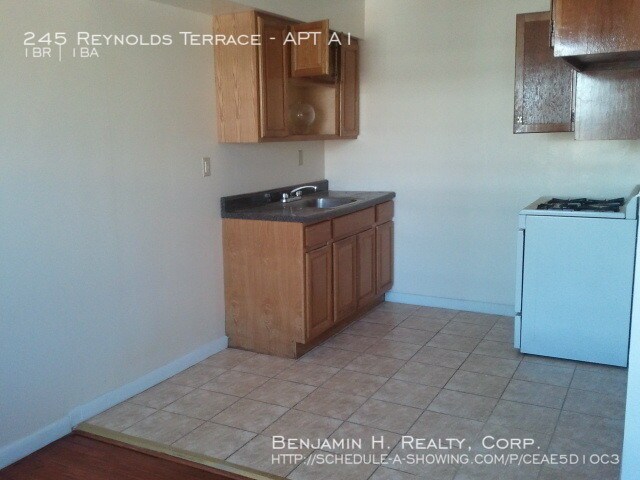 Building Photo - 245 Reynolds Terrace