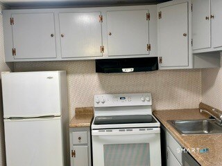 Foto del edificio - 49 Brewster Rd
