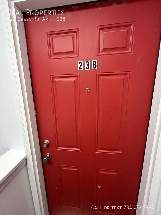 Foto del edificio - 723 Green Rd