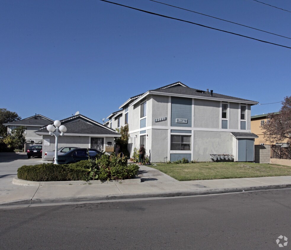 Foto principal - 13881-13891 Cedar St