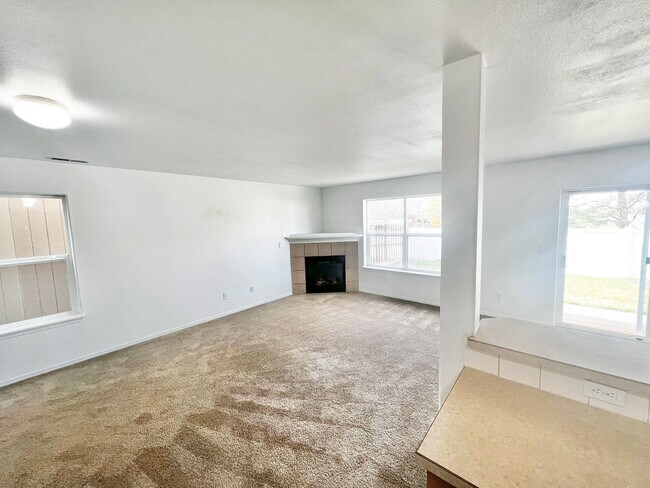 Foto del edificio - 3/2.5 Two Story Home Near Downtown Redmond...